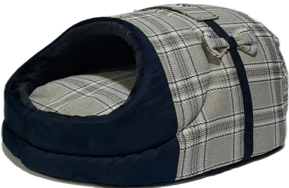 Igloo Bullstyle 55x50x35, cama de forma iglú para perros, ideal para mantener a tu mascota cómoda y protegida."