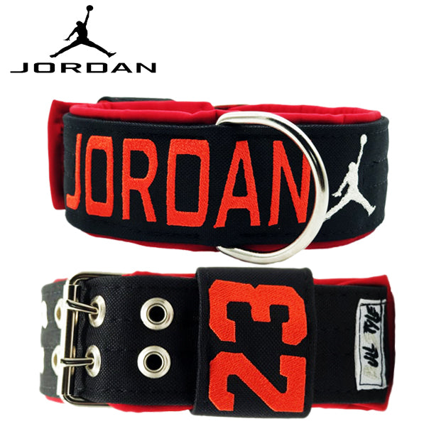 Collar para perro de 50mm modelo Jordan de Bullstyles con logotipo de serie, diseño deportivo y hebilla de seguridad de doble pasador