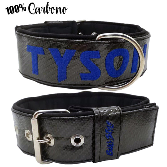 Opciones de personalización con nombre bordado azul para collares de carbono Bullstyle.
